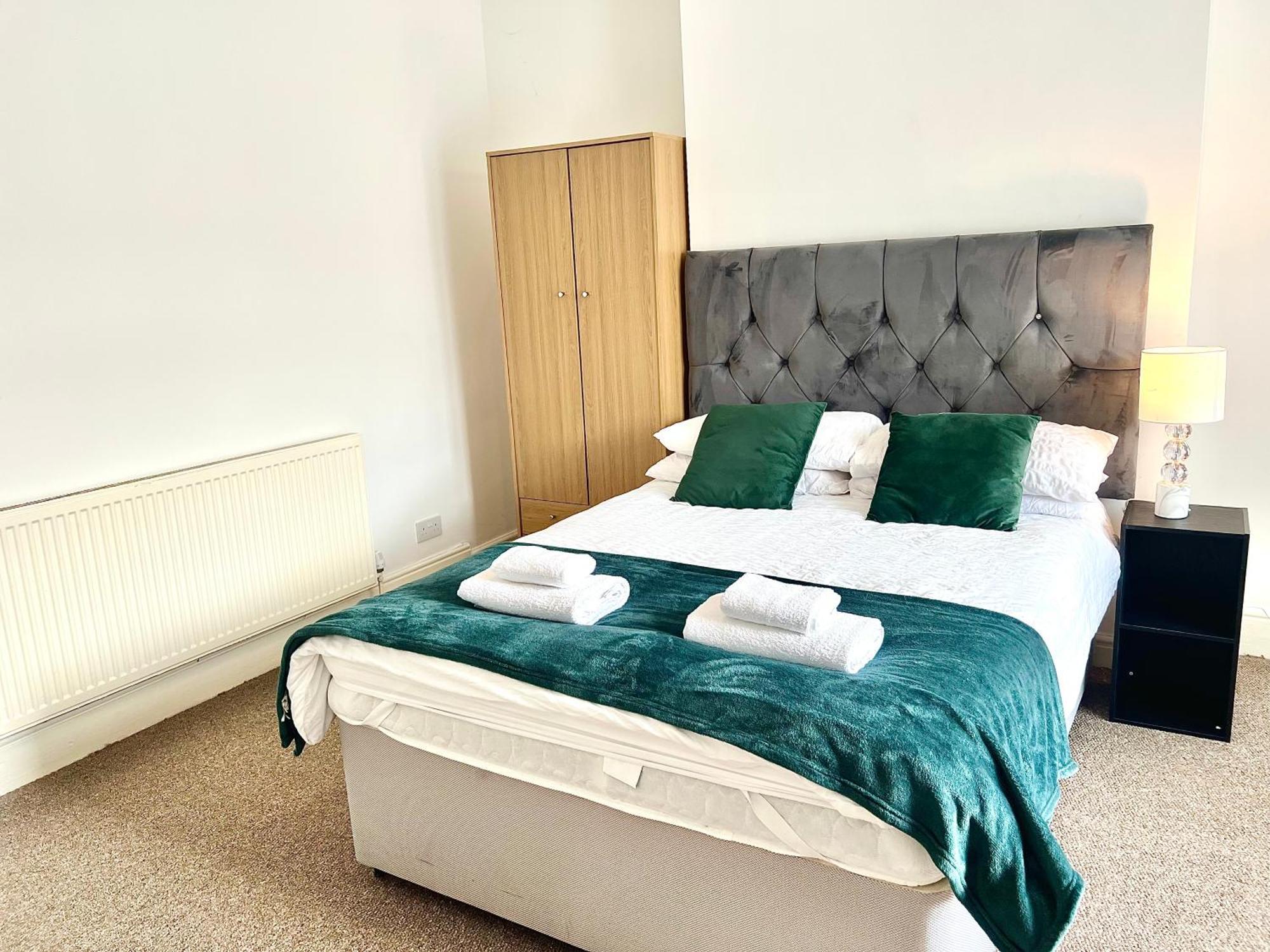 The Coral Guest House 1 Fratton Park ポーツマス エクステリア 写真