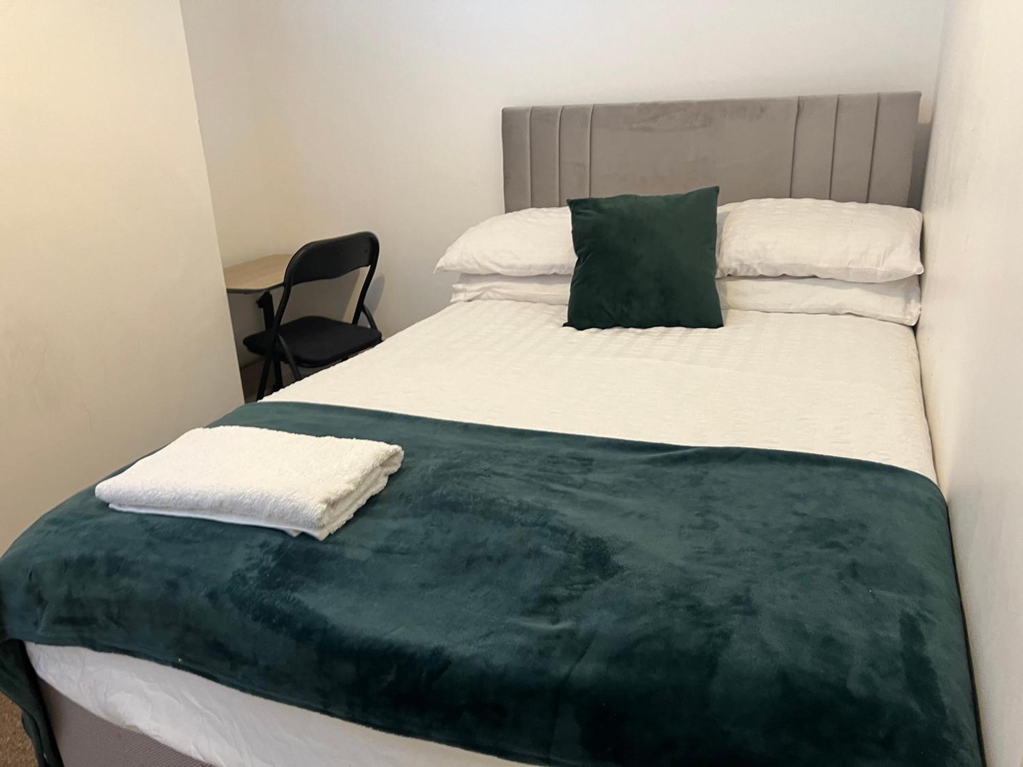 The Coral Guest House 1 Fratton Park ポーツマス エクステリア 写真