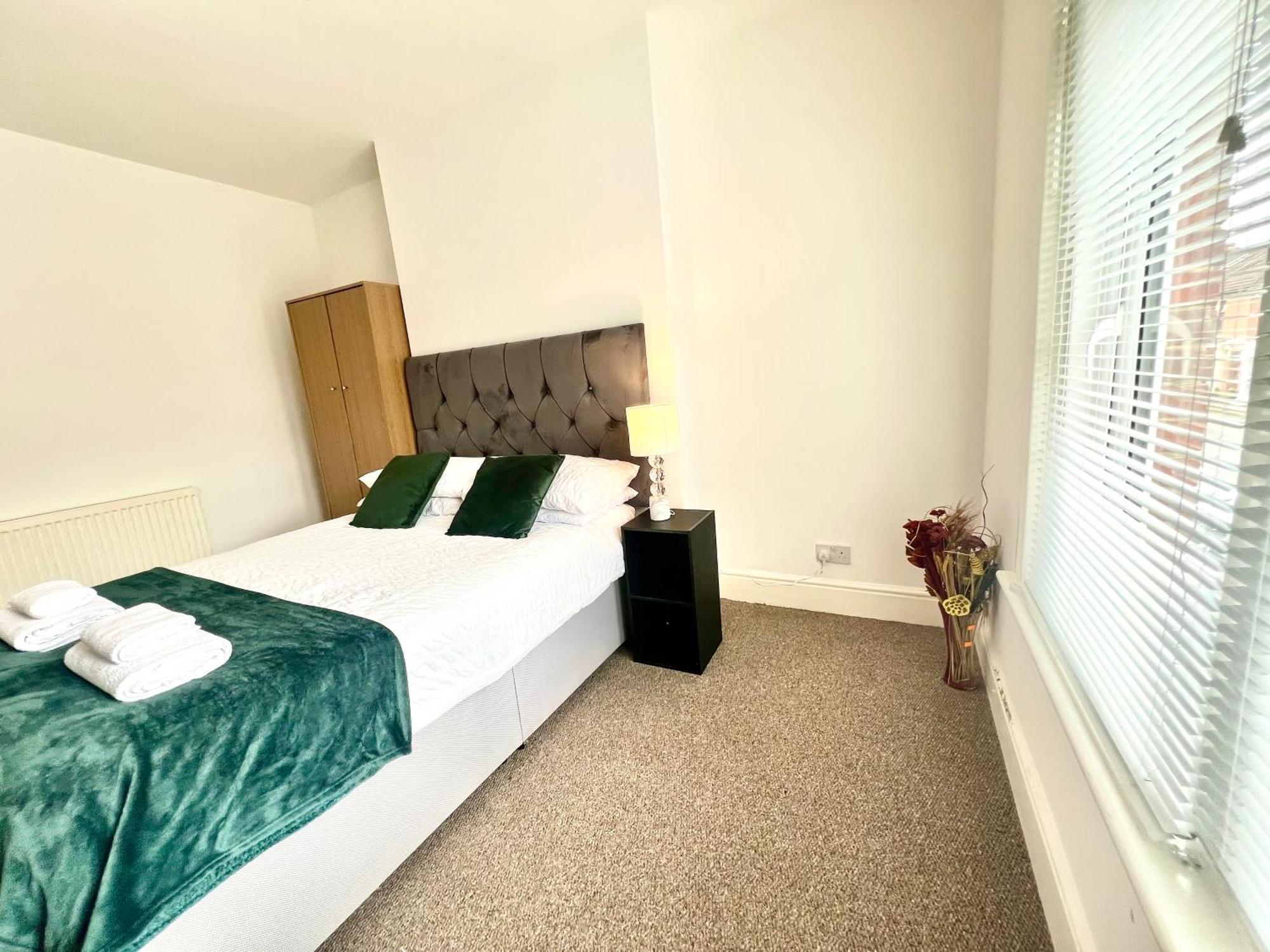 The Coral Guest House 1 Fratton Park ポーツマス エクステリア 写真