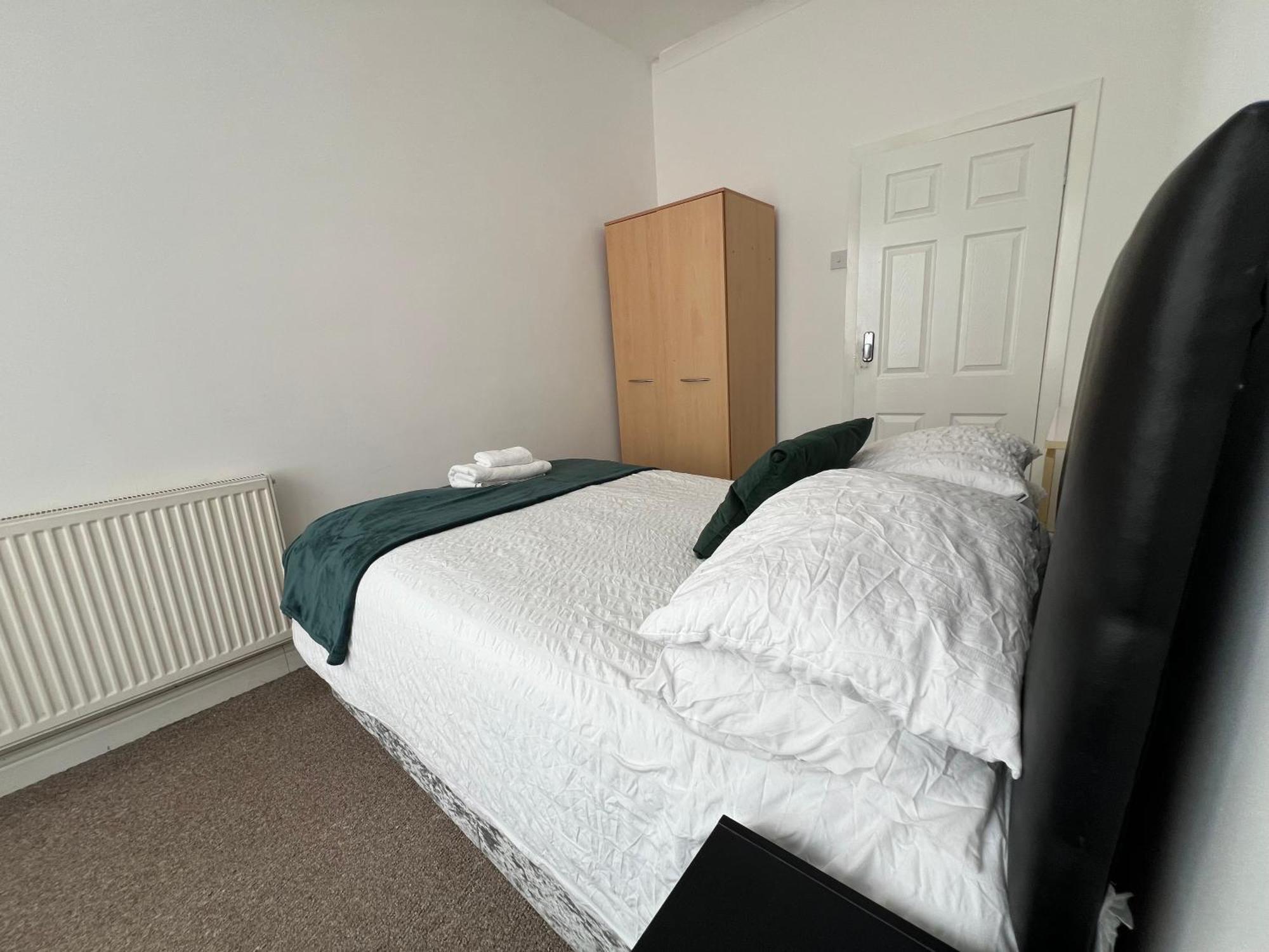 The Coral Guest House 1 Fratton Park ポーツマス エクステリア 写真
