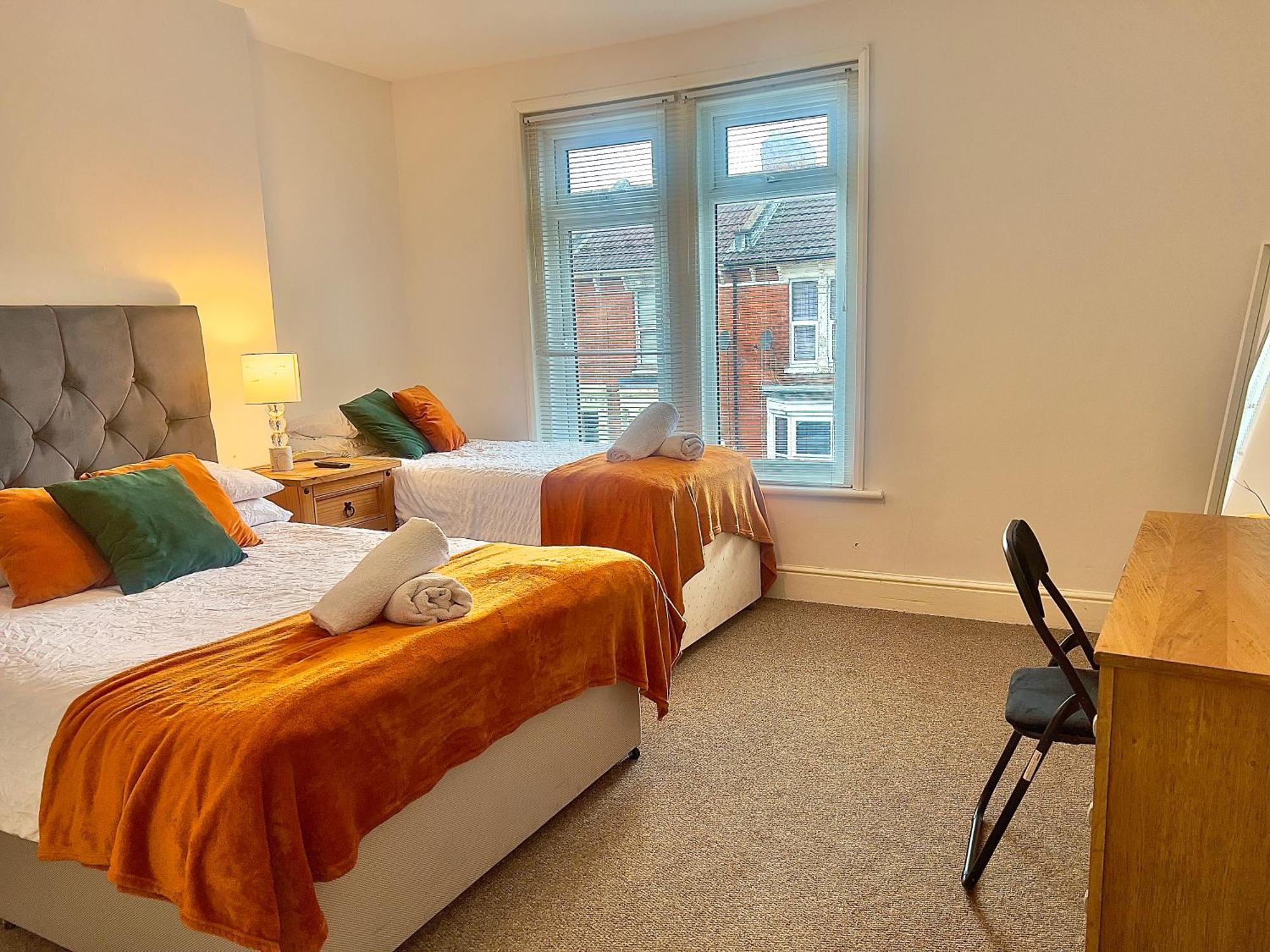 The Coral Guest House 1 Fratton Park ポーツマス エクステリア 写真